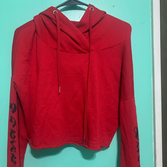 Crop top sweater 😍 - Picture 1 of 3